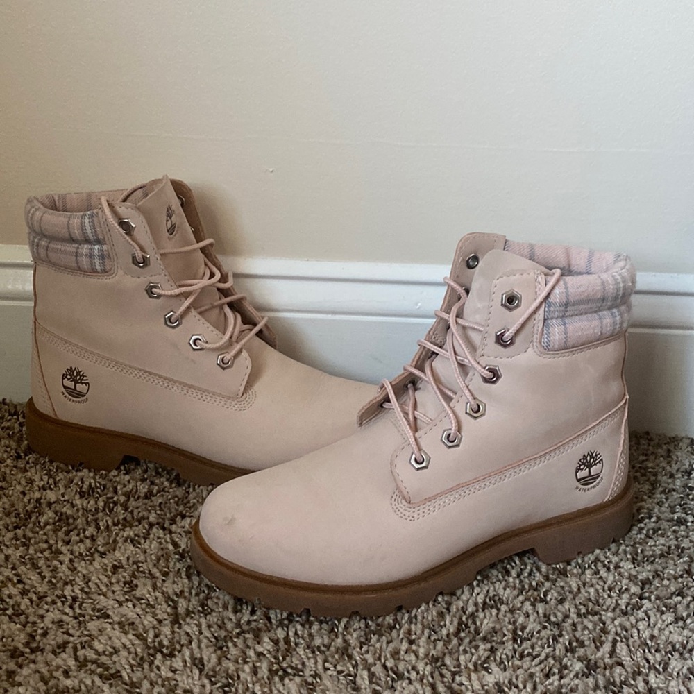 Warn ONCE, women’s size 9 Timberland boots.